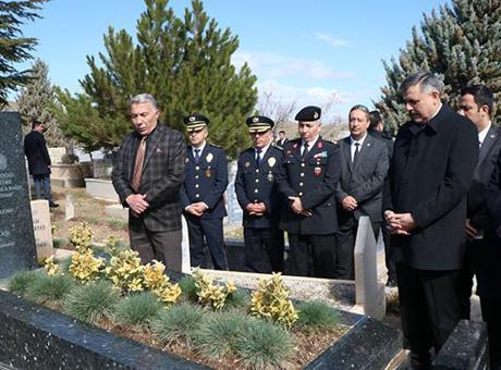 İçişleri Bakanı Mustafa Çiftçi, Neşet Ertaş’ın Kabrini Ziyaret Etti