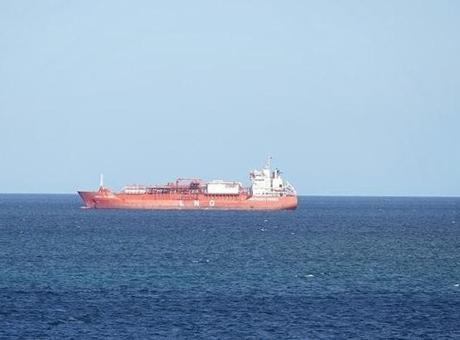 İran Devrim Muhafızları, Hürmüz Boğazı'nda İsrail Bağlantılı Gemiyi Vurduğunu Açıkladı