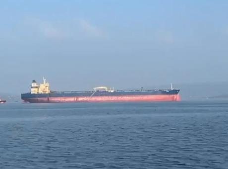 Çanakkale Boğazı'nda Dev Tanker Arızası: 274 Metrelik 'ELBUS' Römorkörlerle Kurtarıldı