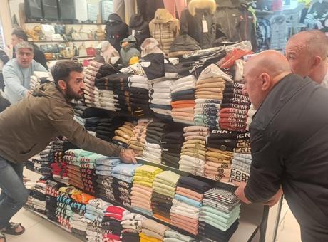 Antalya'da Butikte Yangın Paniği: Esnaf Ürünleri Kurtarmak İçin Seferber Oldu