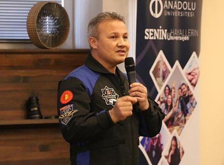 Türkiye'nin İlk Uzay Astronotu Alper Gezeravcı'dan Gençlere İlham Dolu Mesajlar