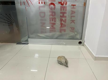 Manisa'da CHP İlçe Binasına Taşlı Saldırı: Şüpheli Teslim Oldu
