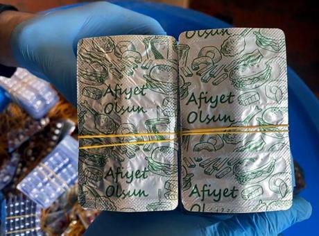 Adana'da Narkotik Ekiplerinden Büyük Operasyon: Uyuşturucu Hap Üretimi Ortaya Çıktı