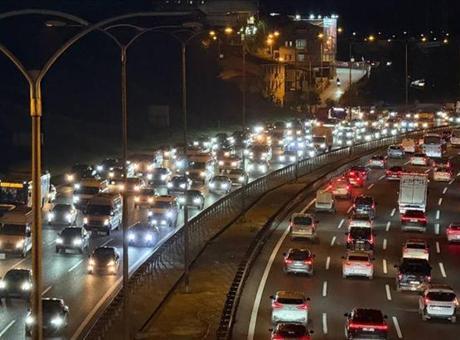 İstanbul’da Akşam Trafiği Felç Oldu: Yoğunluk Yüzde 85’e Ulaştı