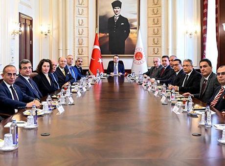 Adalet Bakanı Gürlek, Yargıda Birlik Derneği ile Önemli İstişarede Bulundu