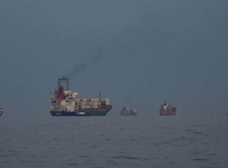 Hürmüz Boğazı'nda Kritik Bekleyiş: Gelecek Senaryoları