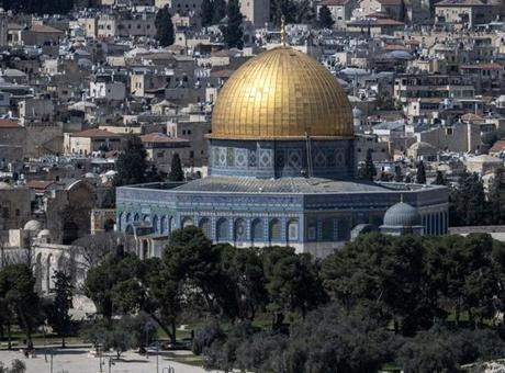 İsrail Polisi, Mescid-i Aksa'yı Yeniden Açıyor