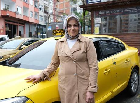 Rize'de Kadın Taksici Havva Paliç: Cesaret ve Azimle Başarıya Yürüyor