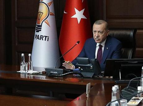 AK Parti MKYK Toplantısı 15.37'de Başladı