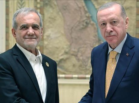 Cumhurbaşkanı Erdoğan, İran Cumhurbaşkanı Pezeşkiyan ile Görüştü