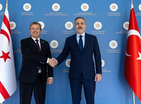 Dışişleri Bakanı Hakan Fidan, KKTC Başbakanı Ünal Üstel ile Görüştü
