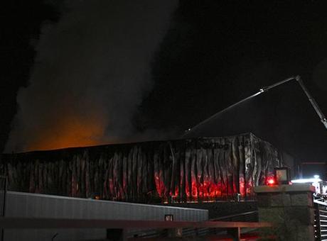 Ankara'daki İlaç Fabrikasında Yangın: İtfaiye Ekipleri Müdahale Ediyor