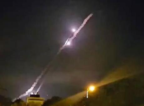 İsrail'i Vuran Roketlerin Ardından Kiryat Şimona'da Siren Sesleri Yükseldi