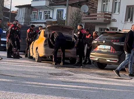 Malatya'da Bıçaklı Kavga: Baba ve Oğlu Yaralandı