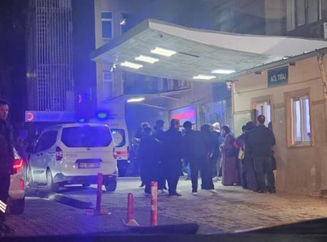 20 Yaşındaki Genç, Evinin Önünde Boğazından Bıçaklanarak Hayatını Kaybetti