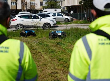 Samsun'un Parklarında Devrim: 2 Robot, 6 Kişilik İş Gücüne Eşdeğer Performansla Çalışıyor