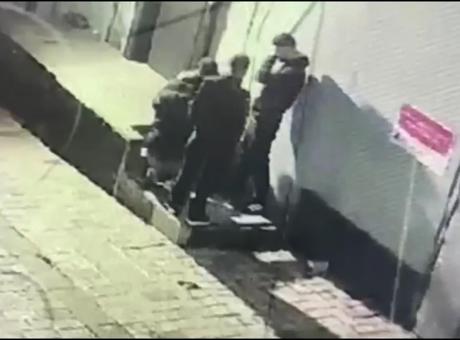 Taksim'de Yankesicilik Olayı: 'Yardım Edelim' Bahanesiyle Çanta Çaldılar