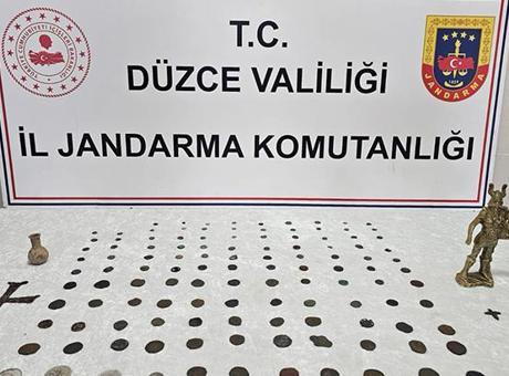Düzce'de Tarihi Eser Operasyonu: 136 Antik Obje Ele Geçirildi