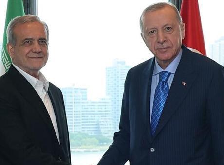 İran Cumhurbaşkanı Pezeşkiyan'dan Türkiye'ye Övgü: Savaş Kışkırtıcılığına Karşı Tarihsel Duruş