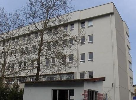 Ataşehir Ortaokulunda Tavuk Döner Zehirlenmesi: 26 Öğrenci Hastaneye Kaldırıldı