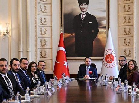 Adalet Bakanı Gürlek, Türk Hukuk Enstitüsü Heyetini Ağırladı