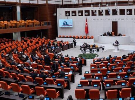 TBMM Genel Kurulu'nda Sosyal Medya ve Doğum İzni Düzenlemelerini İçeren Kanun Teklifi Görüşüldü