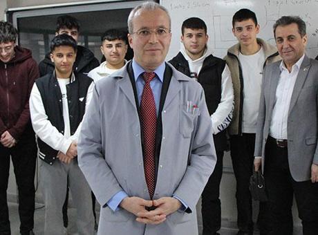 Hayalini Gerçekleştiren Polis, Öğretmen Oldu: 10 Yıl Ertelenen Emeklilik ve Azalan Maaş