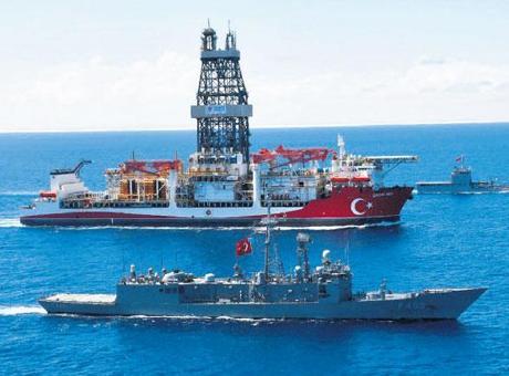Somali'de Türk Deniz Görev Grubu'ndan Çağrı Bey Gemisine Karakol Desteği