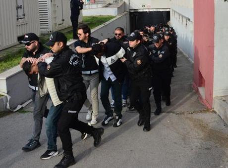 287 Şüpheliye Bayğaralar Suç Örgütü Operasyonu: Gözaltılar ve Ele Geçirilen Silahlar