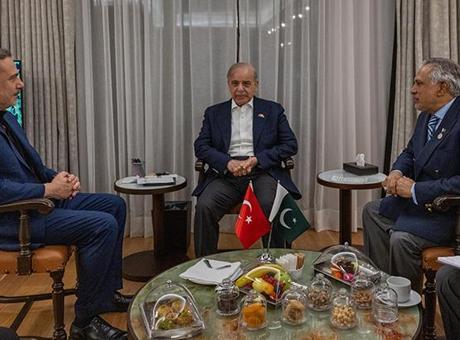 Dışişleri Bakanı Hakan Fidan, Pakistan Başbakanı Şahbaz Şerif ile Diplomatik Görüşme Gerçekleştirdi