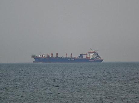 Hürmüz Boğazı'nda Kritik An: İlk Petrol Tankeri Geçti