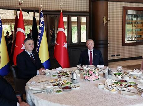 Cumhurbaşkanı Erdoğan, Bosna Hersek Heyeti ile Antalya Diplomasi Forumu'nda Bir Araya Geldi