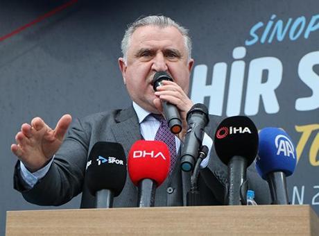 Gençlik ve Spor Bakanı Bak, Çocukları Kötü Alışkanlıklardan Korumanın Yolu Olarak Spor Salonlarını Önerdi