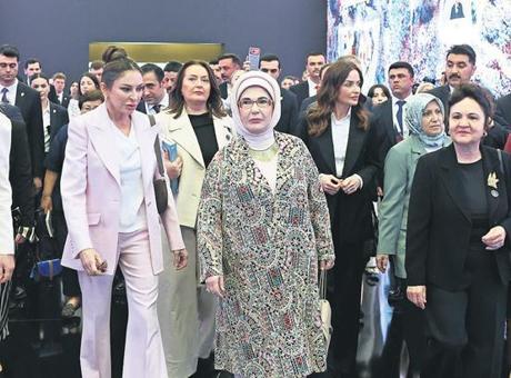 Emine Erdoğan, Antalya'da 'Filistin İçin Tek Yürek' Programına Katıldı