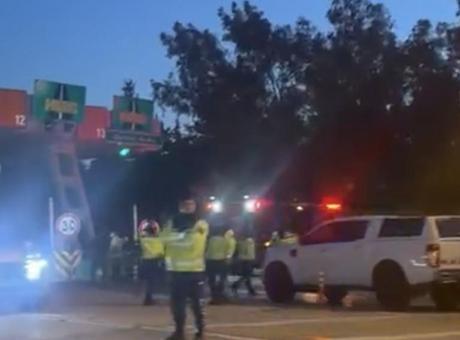 İzmir'de Otoyol Gişelerinde Feci Kaza: Genç Sürücü Hayatını Kaybetti
