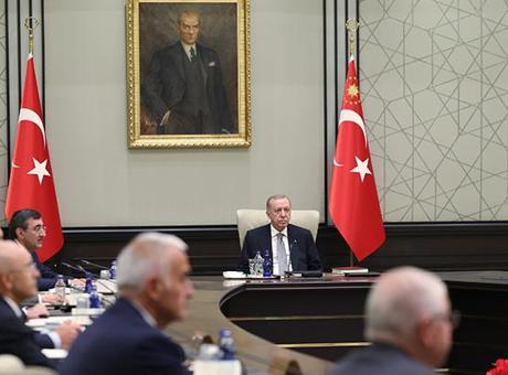 Cumhurbaşkanlığı Kabinesi Yarın Toplanıyor: Gündem Okul Saldırıları ve Bölgesel Krizler
