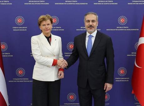 Dışişleri Bakanı Hakan Fidan, ADF 2026 Kapsamında Letonya Dışişleri Bakanı ile Görüştü