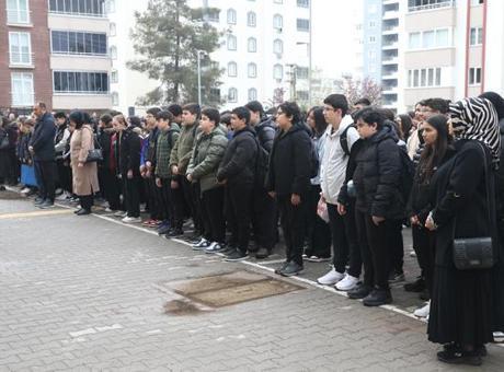 Kahramanmaraş'ta Okul Saldırısında Hayatını Kaybedenler İçin Duygusal Anma Töreni Düzenlendi