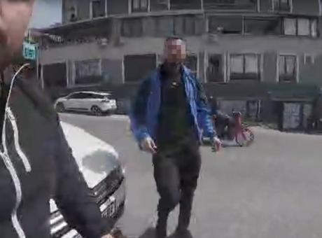 İzmir Çiğli'de Motosiklet Sürücüsüne Yapılan Saldırı Kameralarda Kaydedildi