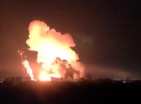 Bükreş'te Enerji Santralinde Şiddetli Patlama: Alevler Üç Trafoya Sıçradı