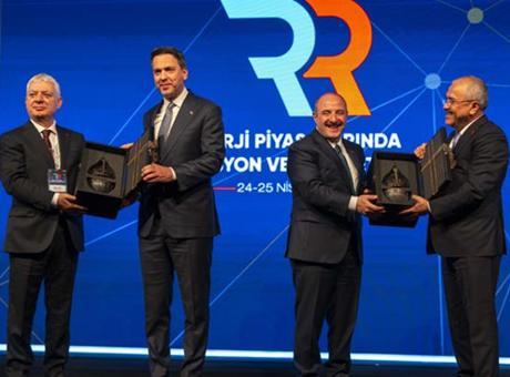 Enerji Zirvesinde 'Saatlik Mahsuplaşma' Tartışması: Varank Yatırımcı Endişelerini Dile Getirdi