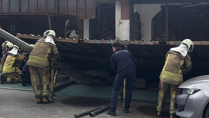 Ankara'da Yıkım Devam Ederken Binanın Duvarı Çöktü