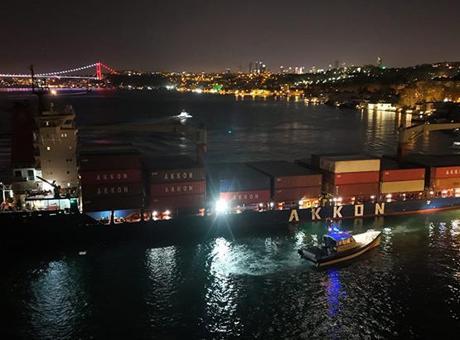 İstanbul Boğazı'nda Kaza Eşiği: KAPPA Konteyner Gemisi Yalıya Yakın Durduruldu