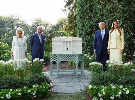 Kral Charles ve Kraliçe Camilla'nın Beyaz Saray Ziyareti: Arı Kovanı Detayı Dikkat Çekti
