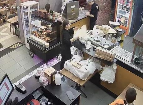 Peş Peşe Siparişler Şaşırttı: Arnavutköy'deki Otelde 25 Restoran İlgisi