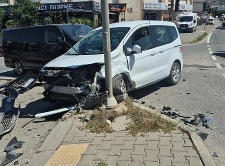 Bodrum'da Trafik Kazası: 2 Sahil Güvenlik Personeli Hafif Yaralandı