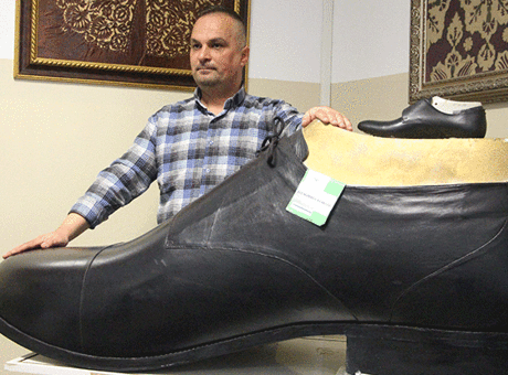 Türkiye'nin En Büyük Giyilebilir Ayakkabısı: 222 Numara Tasarlandı