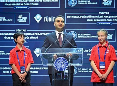 Bakan Kacır: Cesur ve Özgüveni Yüksek Bir Nesil Yetişiyor