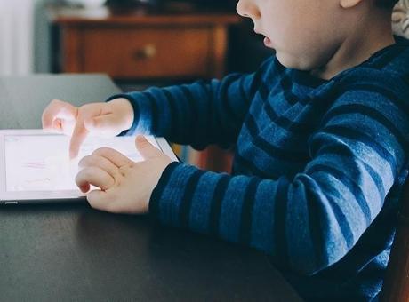 Dijital Tehditler Çocukları Tehdit Ediyor: Her 10 Çocuktan 6'sı Tanımadığı Kişilerle İletişim Kuruyor