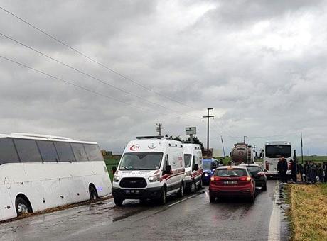 1 Mayıs Kutlamalarına Giden İşçilerin Otobüsü Kaza Yaptı: 1 Yaralı